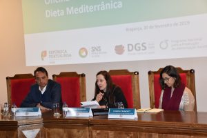 Dr.ª Rosária Rodrigues a discursar na formação sobre a Dieta Mediterrânica em Bragança
