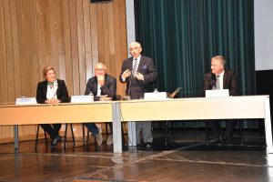 Dr. Carlos Vaz a discursar na sessão de abertura de apresentação do PLS