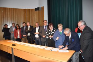 Assinatura das cartas de compromisso