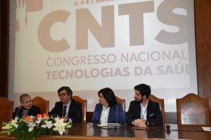 Dr.ª Manuela Santos a discursar no Congresso das Tecnologias da Saúde