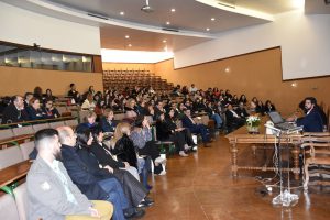 Dr. Altino Cunha a discursar com plateia no primeiro dia do Congresso