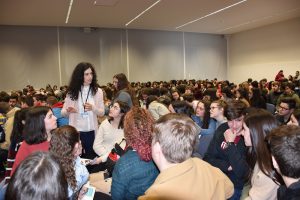Dr.ª Solange Barreira envolve estudantes em atividade prática