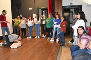 Dr. Rui Terras Alexandre em demonstração prática sobre Suporte Básico de Vida Pediátrico