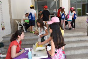 Crianças participam em consulta a brincar