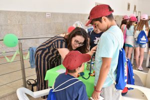 Crianças entram em contacto com o trabalho dos médicos