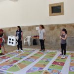 Crianças aprendem a brincar sobre alimentação saudável