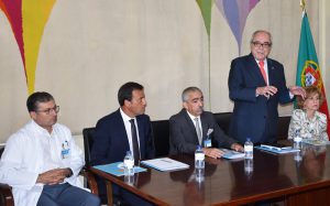 Dr. Delfim Rodrigues a discursar na apresentação da Unidade de Hospitalização Domiciliária