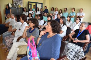 Plateia na sessão de apresentação da Unidade de Hospitalização Domiciliária