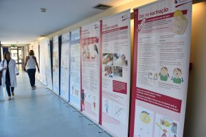 Exposição sobre a dor no corredor de acesso à Consulta Externa em Bragança