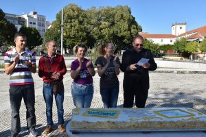 Padre António Pires com equipa do Serviço de Pediatria