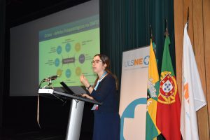 Prof.ª Dr.ª Rosa Príncipe a discursar