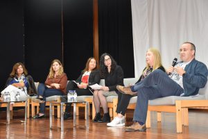 Painel de oradores e moderadora em Alfândega da Fé