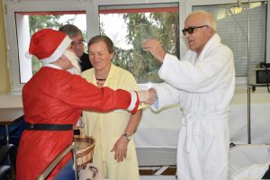 Pai Natal cumprimenta doente