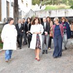 Ministra da Saúde no exterior do Centro de Saúde de Mirandela I