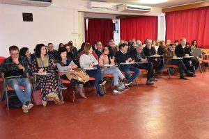 Plateia com responsáveis das Unidades de Cuidados de Saúde Primários