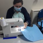 Mariana Almendra a costurar